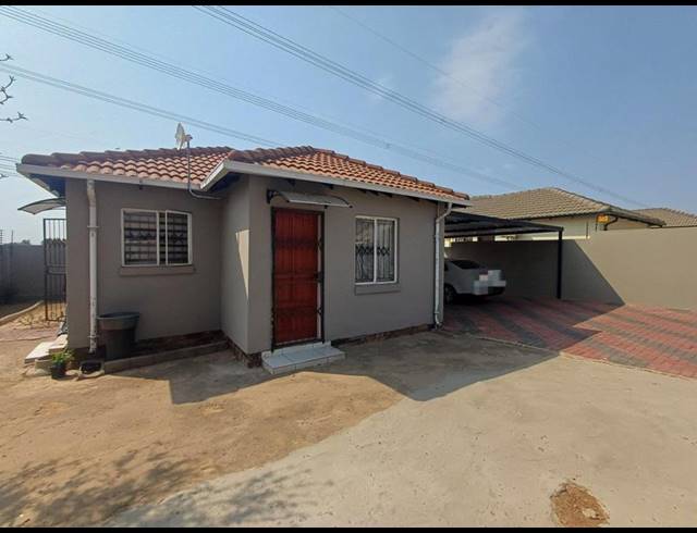 3 BEDROOM HOUSE FOR SALE IN BLUE HILLS